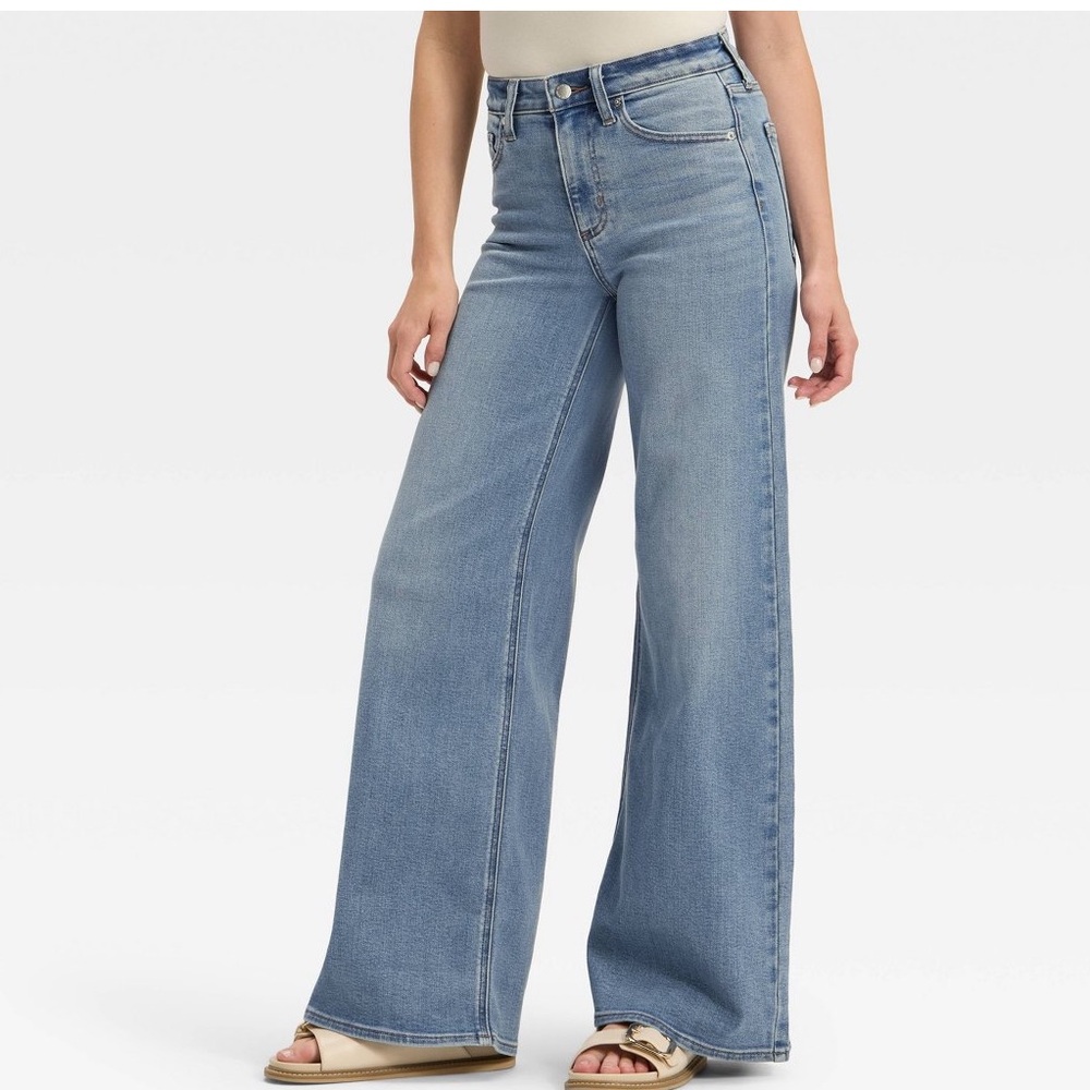 Wide-Leg Women's Jeans in Medium Blue